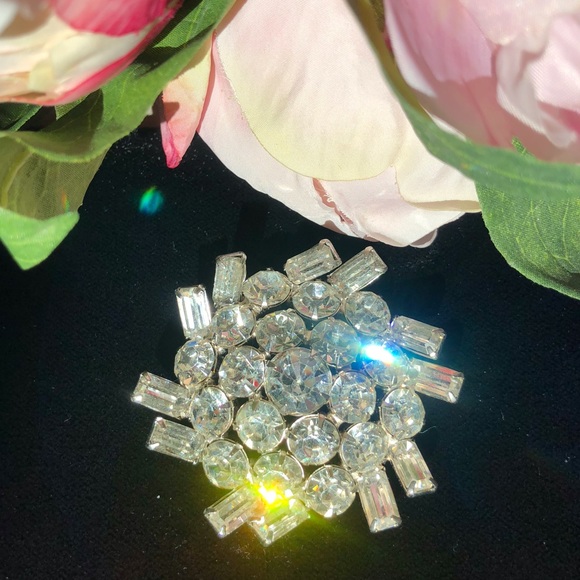 Large (2.25”)Vintage Weiss Rhinestone Brooch Pin - Picture 4 of 8